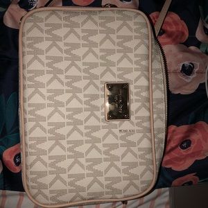 Michael kors jet set crossbody